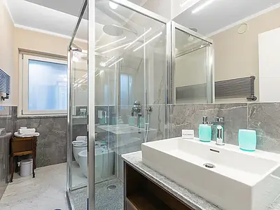 Badezimmer mit Dusche