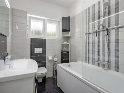 Badezimmer mit Badewanne