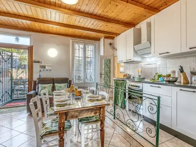 Küche und Essbereich