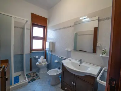 Badezimmer mit Dusche