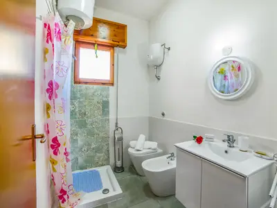 Badezimmer mit Dusche