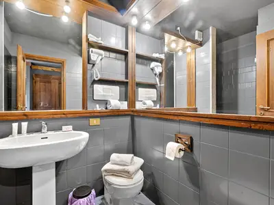 Badezimmer mit Dusche