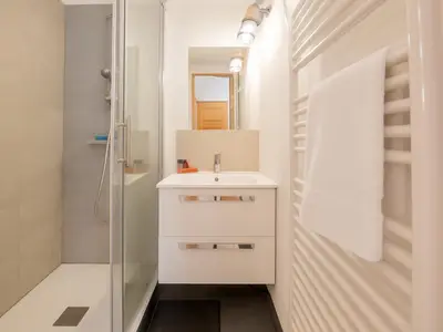 Badezimmer mit Dusche