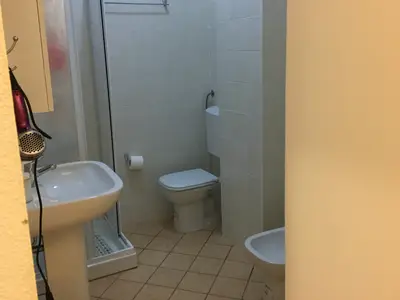 Badezimmer mit Dusche