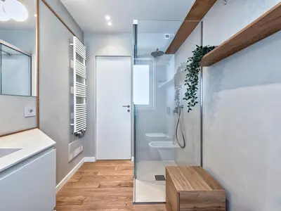 Badezimmer mit Dusche