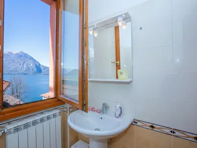 Badezimmer mit Dusche