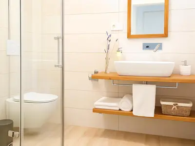 Badezimmer mit Dusche