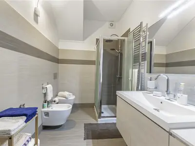 Badezimmer mit Dusche