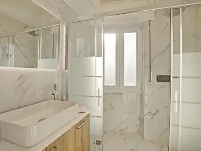 Badezimmer mit Dusche