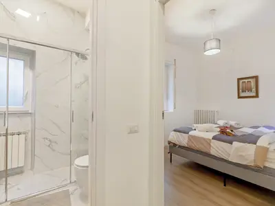 Badezimmer mit Dusche