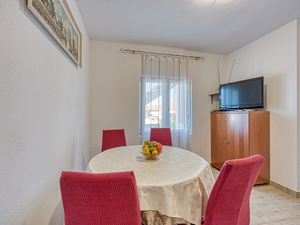 23889938-Appartement-4-Supetar-300x225-5