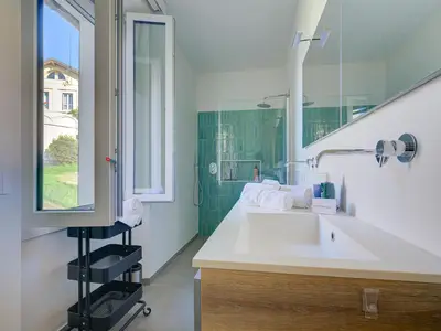 Badezimmer mit Dusche