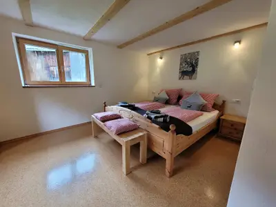 Schlafzimmer mit Doppelbett