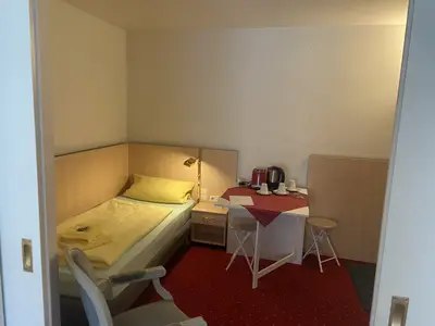 Einzelbett im Dreibettzimmer