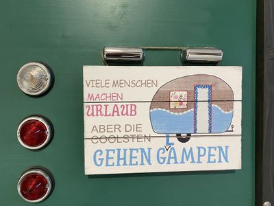 Schild Glamping