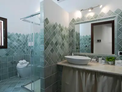Badezimmer mit Dusche