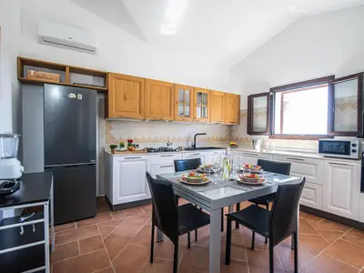 Küche und Essbereich