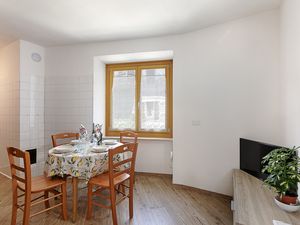 24042941-Appartement-4-Tenno-300x225-5