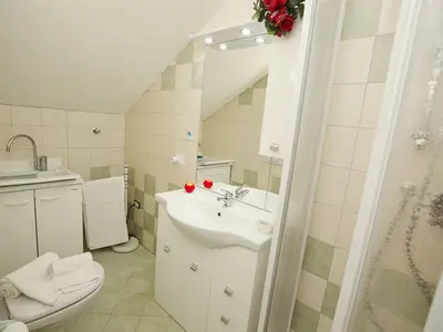 Badezimmer mit Dusche