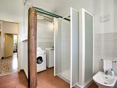 Badezimmer mit Dusche