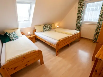 Schlafzimmer 1