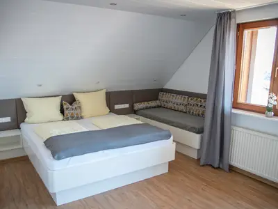 Schlafzimmer 1