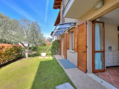 Garten auf der Rückseite der Wohnung