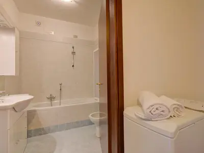 Badezimmer mit Badewanne