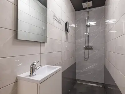 Badezimmer mit Dusche