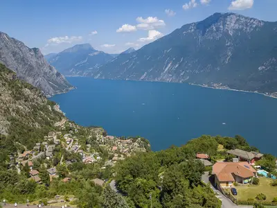 Der Blick auf den Gardasee von der Residence Secrel