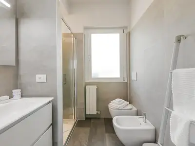 Badezimmer mit Dusche