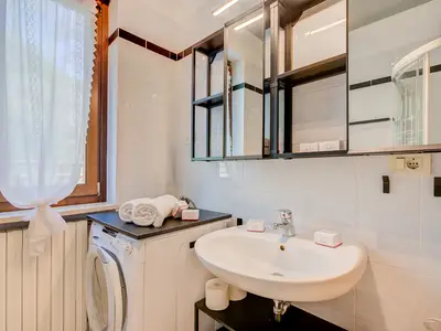 Badezimmer mit Dusche