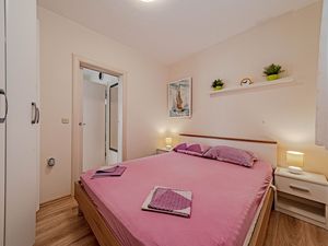 24047825-Appartement-3-Trogir-300x225-4