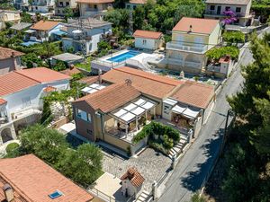 24047826-Appartement-5-Trogir-300x225-1