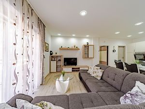 24047826-Appartement-5-Trogir-300x225-2