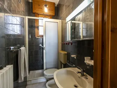 Badezimmer mit Dusche