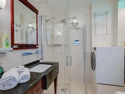 Badezimmer mit Dusche