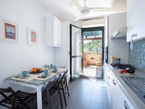 23706901-Appartement-8-Varazze-300x225-5