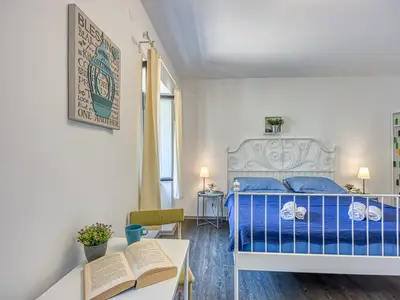 Schlafsofa (Schlafbereich für Studio)