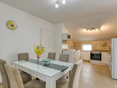 Küche und Essbereich