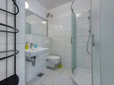 Badezimmer mit Dusche