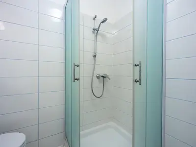 Badezimmer mit Dusche