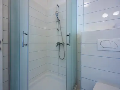 Badezimmer mit Dusche