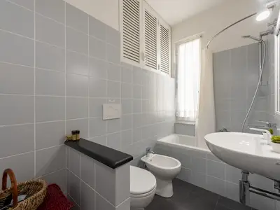 Badezimmer mit Badewanne