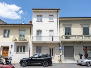 23706845-Appartement-5-Viareggio-300x225-2