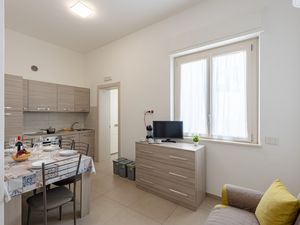 23706845-Appartement-5-Viareggio-300x225-4