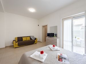 23706860-Appartement-3-Viareggio-300x225-3