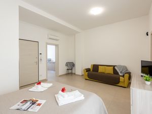 23706860-Appartement-3-Viareggio-300x225-4