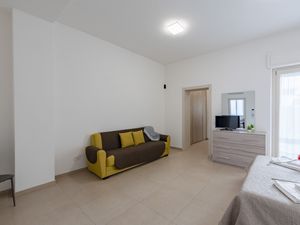 23706860-Appartement-3-Viareggio-300x225-5