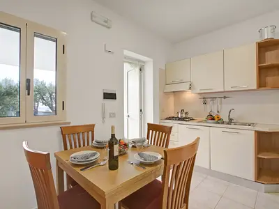 Küche und Essbereich